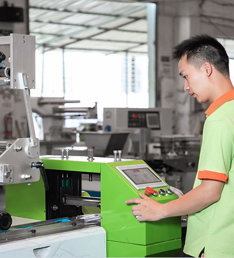 A worker is commissioning the packaging machine